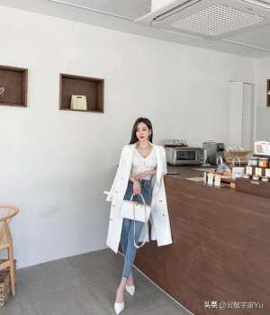 美女牛仔褲圖片(唯美清新的緊身牛仔褲美女，曼妙身材舒適養(yǎng)眼，盡顯迷人曲線)