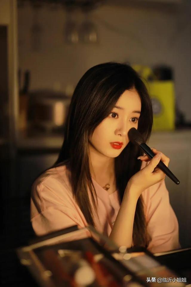 徐藝洋，性感嫵媚的清爽美女，俏麗冷艷的外形，美爆啦