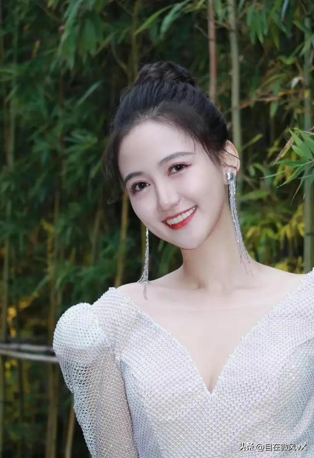 美女馬萱，清新甜美，這笑容太治愈了