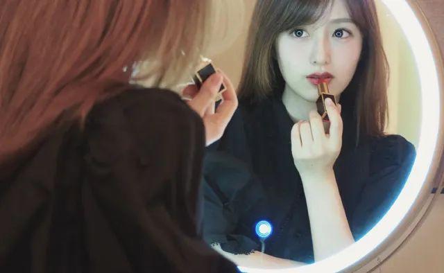 美女籃球主播小南曬照，黃色衣服吸睛，本人美到糊掉了