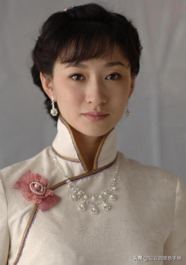 旗袍如照妖鏡，看看這17位女星，誰最驚艷，誰像偷穿大人衣服？