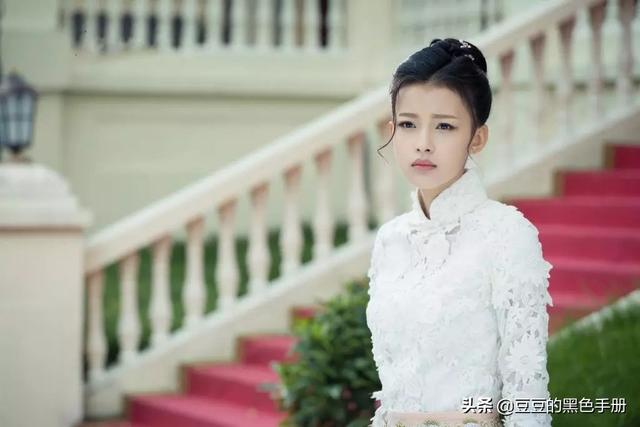 旗袍如照妖鏡，看看這17位女星，誰最驚艷，誰像偷穿大人衣服？
