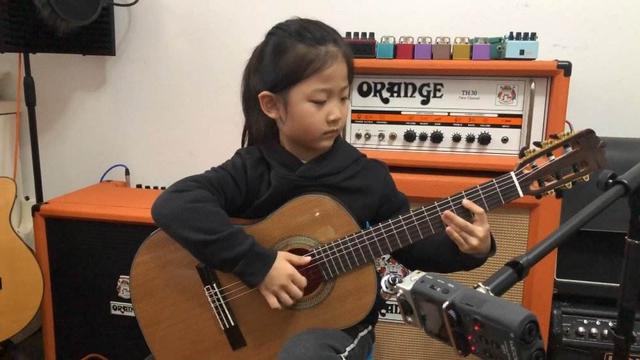 6歲南京女孩周昭妍，被稱“吉他女孩”火遍外網(wǎng)，圈粉3000萬