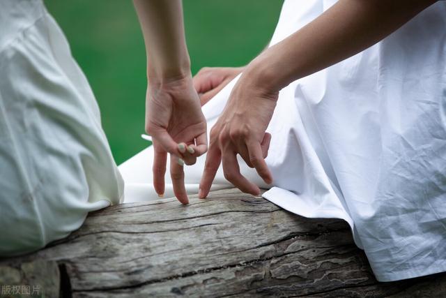 當(dāng)女人不主動聯(lián)系你，智慧的男人這樣應(yīng)對，難怪能“扭轉(zhuǎn)局面”