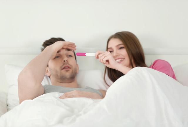 女生的屁股后面，為啥會有兩坨“黑印子”？扒一扒女生的小秘密