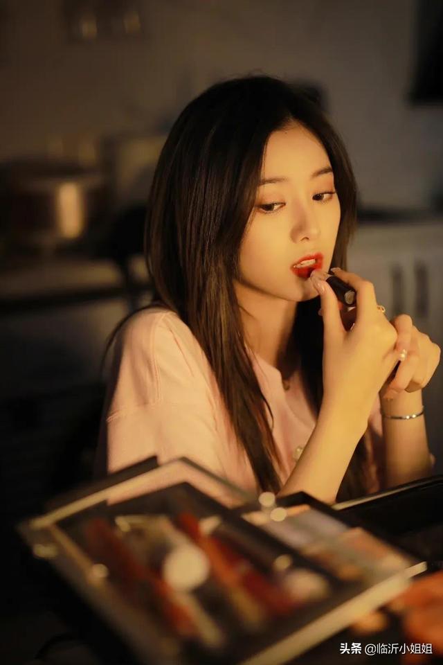 徐藝洋，性感嫵媚的清爽美女，俏麗冷艷的外形，美爆啦