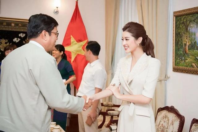 越南第一美女，熱巴的臉柳巖的胸關(guān)曉彤的腿！她是怎么鍛煉的？