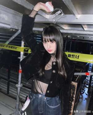 臉大的女生適合什么發(fā)型(臉大、臉寬的女生別再留“中分”了這幾款發(fā)型，才是真的顯臉小)