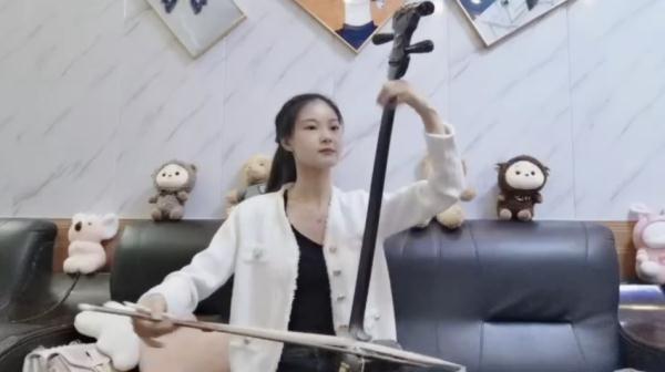 一個(gè)女孩，一把曲胡，70萬粉絲……