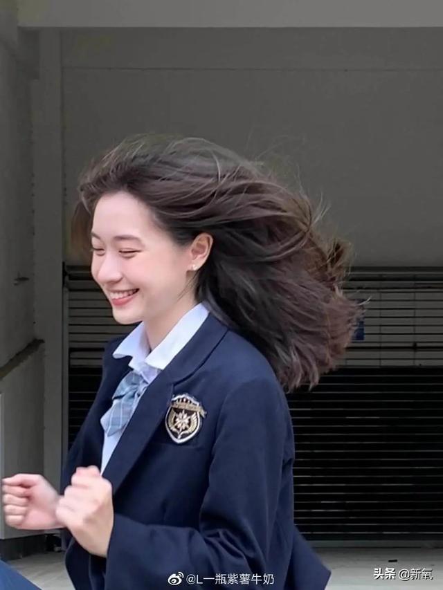 這張憂(yōu)郁的甜妹臉，隨便一張都是會(huì)被美少女們拿來(lái)做頭像的程度