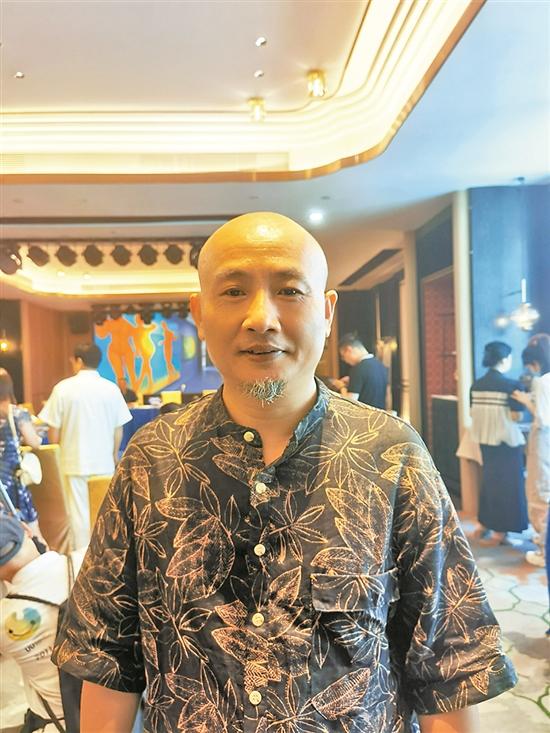 都市里的“敦煌飛天”：數(shù)字化浪潮下，他創(chuàng)作出“光頭美女”形象