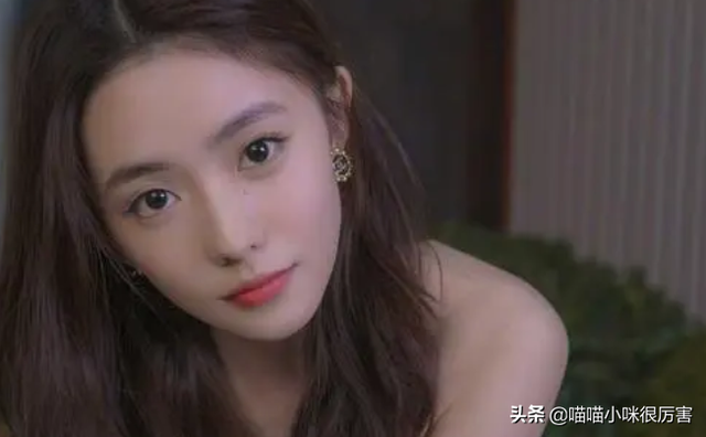 被譽(yù)為中國(guó)第一美女，與法拉利總裁談戀愛，朱珠到底靠什么？