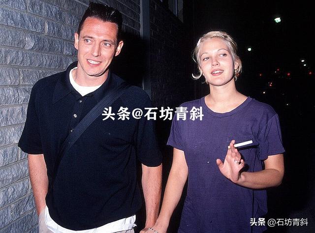 壞女孩的起伏人生：13歲吸毒，19歲結(jié)婚兩個(gè)月分手，48歲獨(dú)帶倆娃