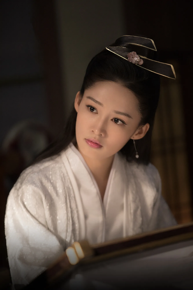 “自帶苦相”的九位女星，個(gè)個(gè)愁容滿面，演什么都喪，太吃虧了