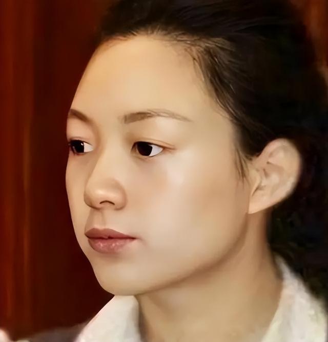 美女?；ㄓ嗝粞?，傍上市委書記上位，生下女兒后鋃鐺入獄