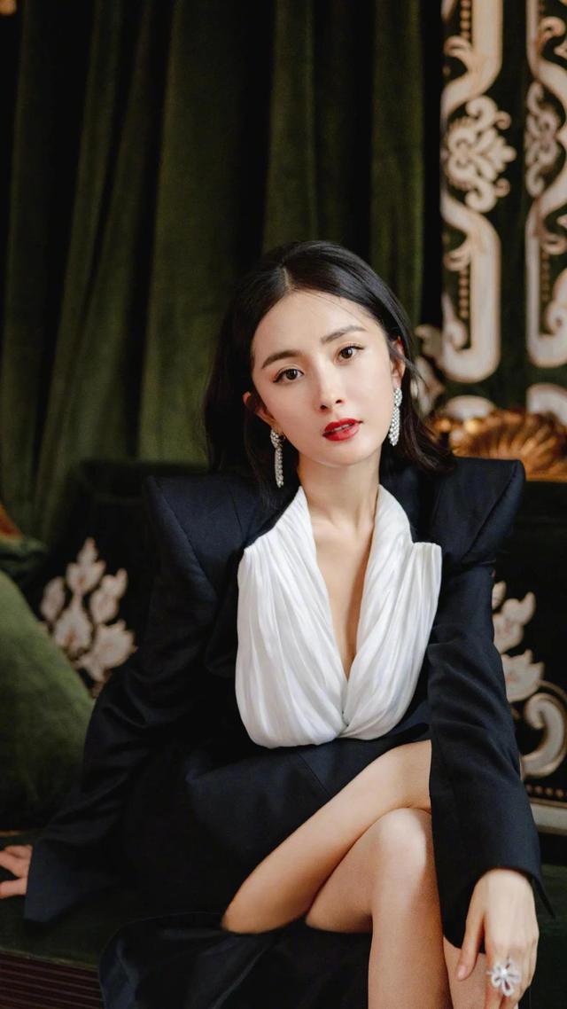 八位美女寫(xiě)真，風(fēng)姿綽約小天仙，驚鴻一瞥清流溪，有你喜歡的嗎？