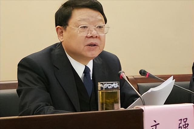 令人發(fā)指！強(qiáng)奸4名中學(xué)生，包養(yǎng)警花，玩弄女星，簡直罄竹難書
