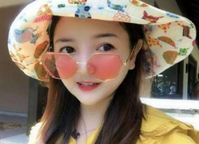 “最美袖珍人”黃韻伊，1米35酷似女明星，年入百萬仍然單身