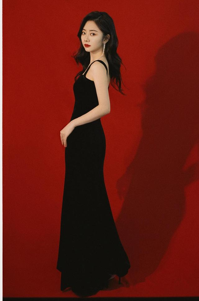 八位美女寫(xiě)真，風(fēng)姿綽約小天仙，驚鴻一瞥清流溪，有你喜歡的嗎？