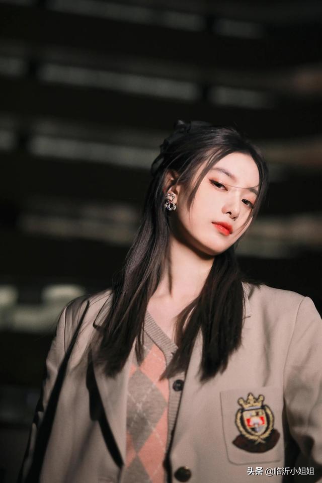 徐藝洋，性感嫵媚的清爽美女，俏麗冷艷的外形，美爆啦
