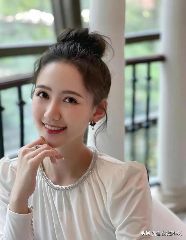 美女馬萱，清新甜美，這笑容太治愈了