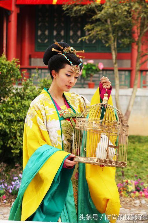 古裝黃裙美人，楊冪最貴氣、娜扎最可人、蔣夢婕美的讓人心醉
