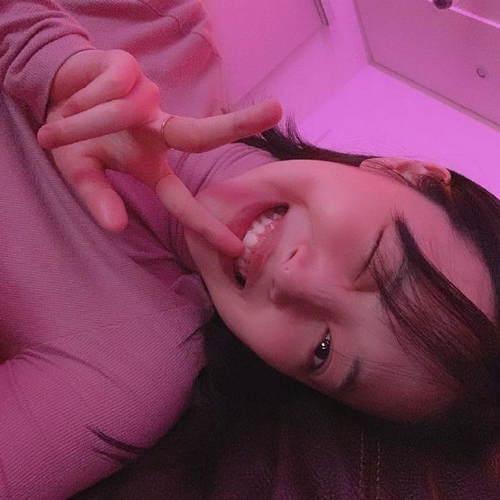 崔雪莉醉酒露點(diǎn)直播，正面回應(yīng)不穿bra，眼神迷離，放飛自我！