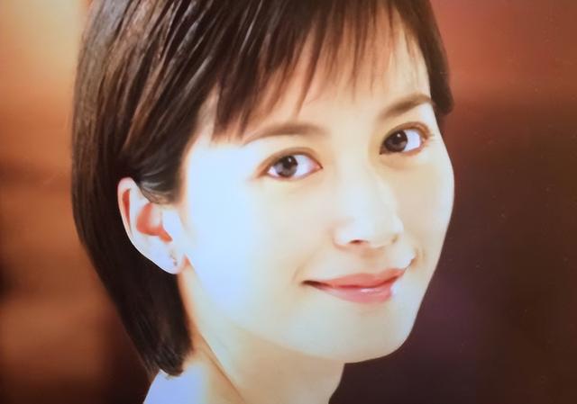 越老越漂亮的5位女星，年輕時(shí)長得一般，年紀(jì)大了反而更美了