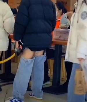 美女開襠褲(回頭率高的褲子，拉不拉風(fēng)不知道，反正會(huì)漏風(fēng))