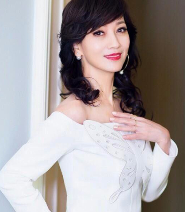 “媚而不俗”的香港女星，一個比一個性感，飾演的角色個個是經(jīng)典