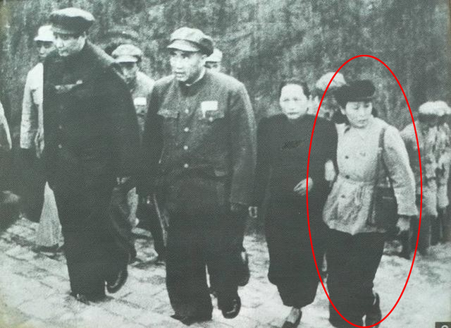 黃埔軍校最美女兵，給兩位正國級(jí)當(dāng)過秘書，丈夫也是正國級(jí)