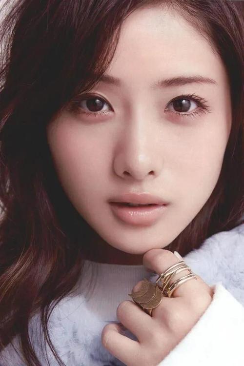 她的美貌和身材讓她被譽(yù)為“日本櫻花女神”