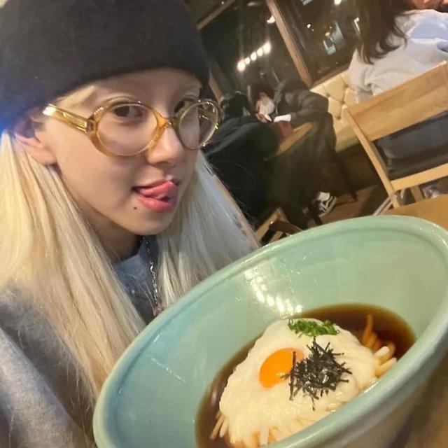 Twice竟然隱藏著韓國(guó)最美亞逼？孫彩瑛真的很難不愛(ài)！