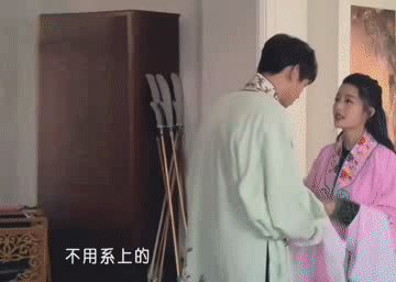 強吻、摸胸、掀裙底，娛樂圈的“不雅之舉”是意外還是趁機揩油？