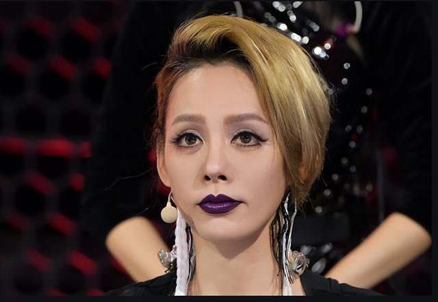 洪欣婚變 鐘麗緹直播時痛哭 姐弟戀到底是美容圣品還是慢性毒藥
