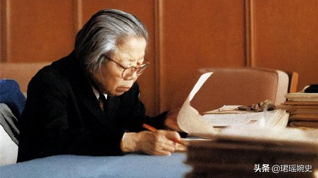 黃埔軍校最美女兵，給兩位正國級(jí)當(dāng)過秘書，丈夫也是正國級(jí)