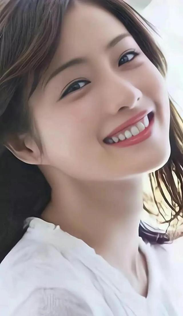 她的美貌和身材讓她被譽(yù)為“日本櫻花女神”