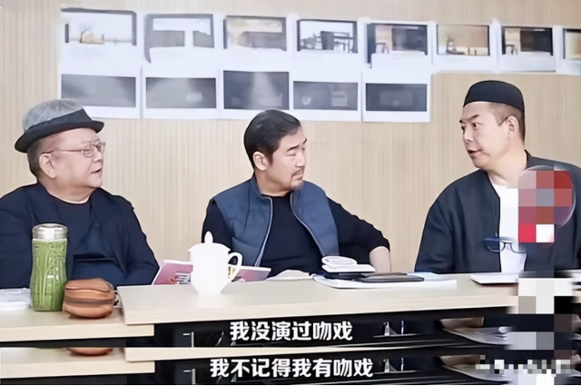 強吻、摸胸、掀裙底，娛樂圈的“不雅之舉”是意外還是趁機揩油？