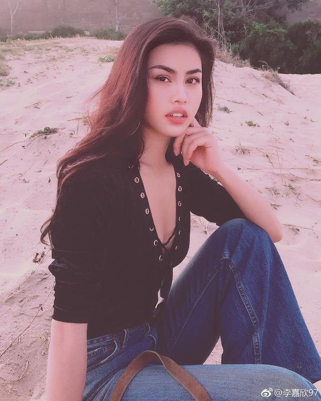 重慶街拍過程中發(fā)現(xiàn)的一名野性美女，來自湖北的職業(yè)模特
