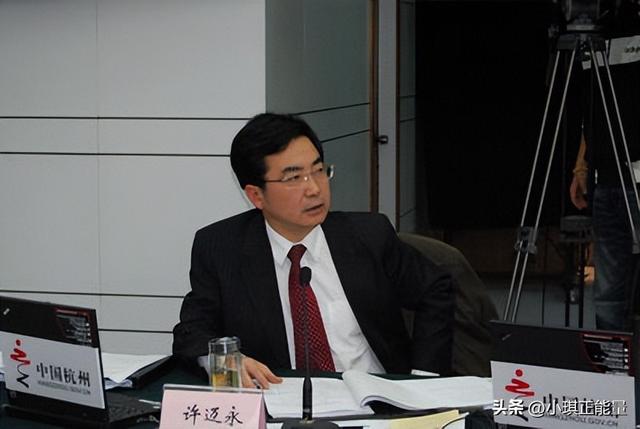 許邁永案：睡女公務員，玩女明星，要求女方穿制服絲襪高跟鞋開房