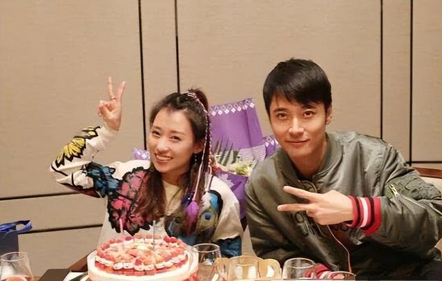 洪欣婚變 鐘麗緹直播時痛哭 姐弟戀到底是美容圣品還是慢性毒藥