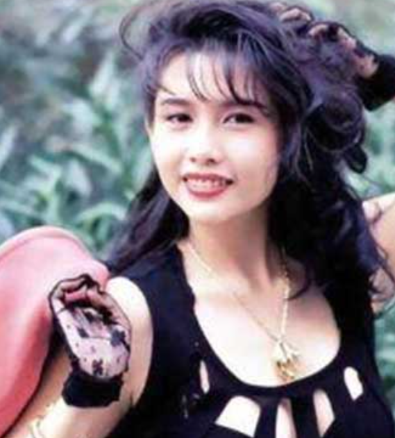 “媚而不俗”的香港女星，一個比一個性感，飾演的角色個個是經(jīng)典