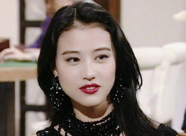 “媚而不俗”的香港女星，一個比一個性感，飾演的角色個個是經(jīng)典