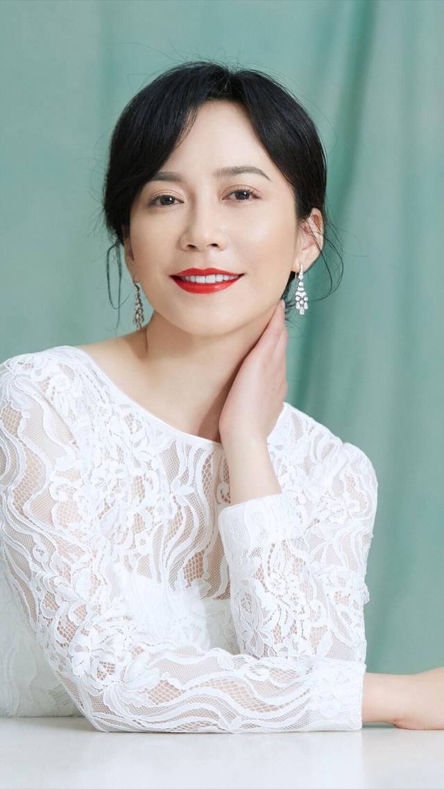 越老越漂亮的5位女星，年輕時(shí)長得一般，年紀(jì)大了反而更美了