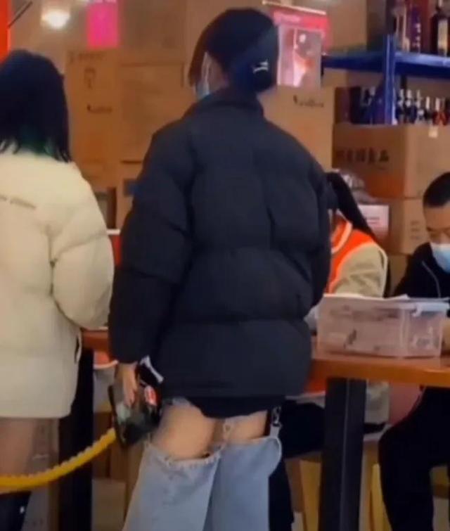 回頭率高的褲子，拉不拉風不知道，反正會漏風