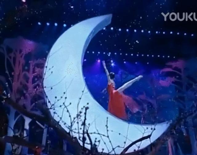 15年過去了，那個摔成終身殘疾、讓張藝謀愧疚一生的女人還好嗎？