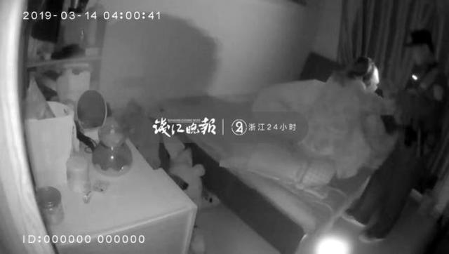 深夜陌生女子敲開門，直接闖進(jìn)家，邊走邊脫躺上床，這是什么神仙操作？