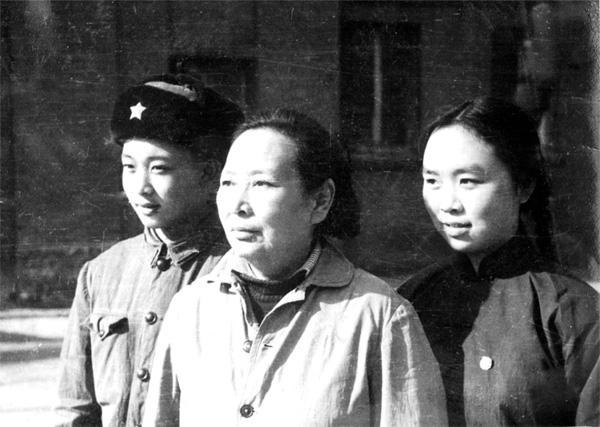 黃埔軍校最美女兵，給兩位正國級(jí)當(dāng)過秘書，丈夫也是正國級(jí)