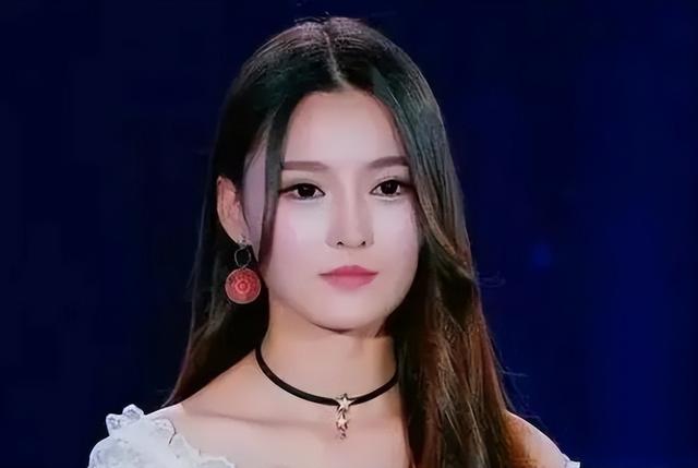美女帶祖?zhèn)鲗毼镨b定，專家直言：您祖上何人？報價后遭疑現(xiàn)場開撕