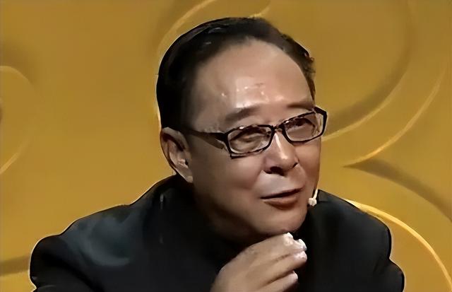 美女帶祖?zhèn)鲗毼镨b定，專家直言：您祖上何人？報價后遭疑現(xiàn)場開撕